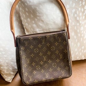 Louis Vuitton - Looping Bag MM